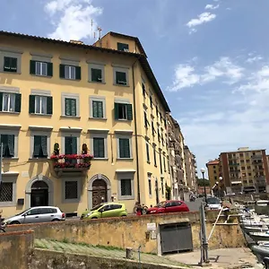  Apartment Renovated With 3 Bedrooms In An Historic Palazzo Between Port And Old Town